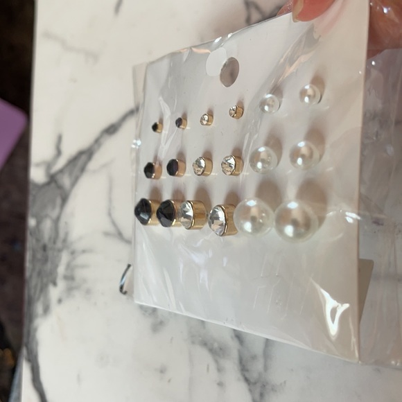 H&M- Earring Set - Picture 5 of 7